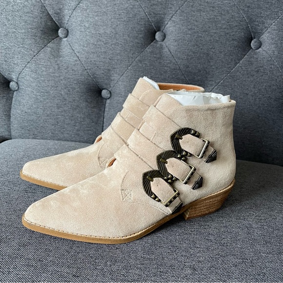 BEAST FASHION Shoes - NWOT: Beast Fashion Ankle Boots